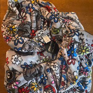 Vera Bradley Star Wars Far, Far, Away Light vs. Darkness Hooded Fleece Robe